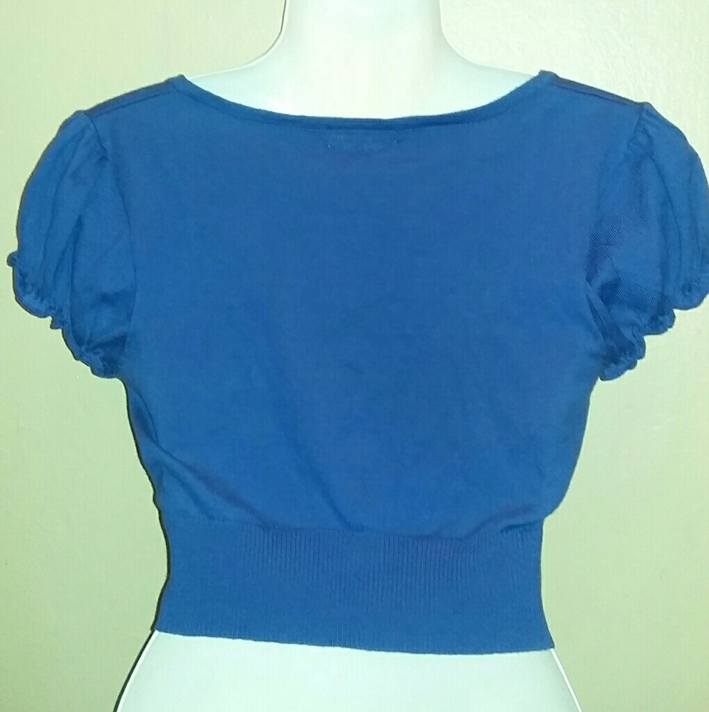 Cute cropped button down cardigan style top - Picture 2 of 5